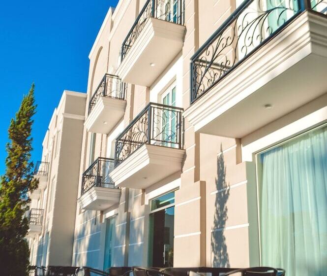 هتل Bisinii Boutique