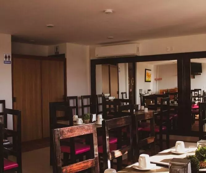 Hotelli De La Peña Inn