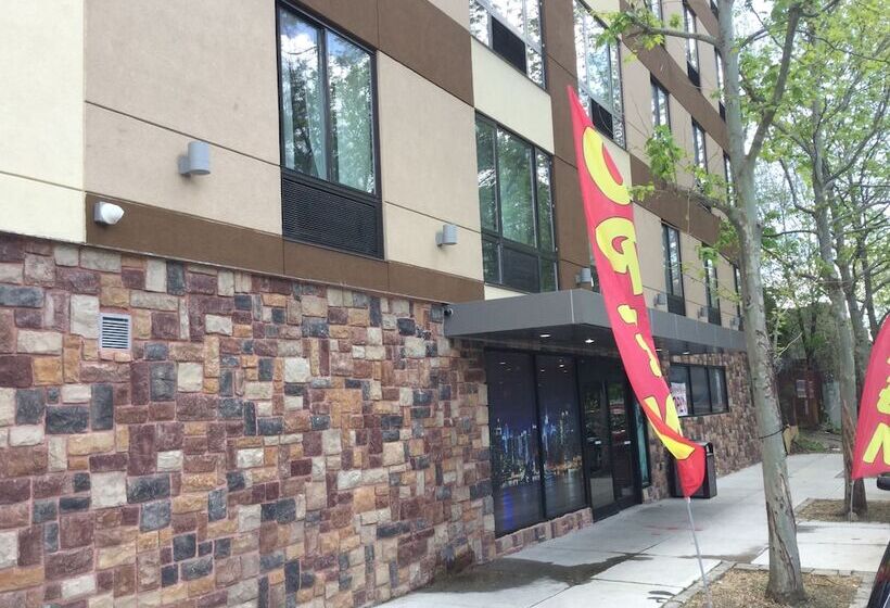 Hotel Ramada By Wyndham Bronx Terminal