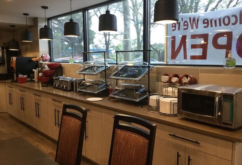 Hotel Ramada By Wyndham Bronx Terminal