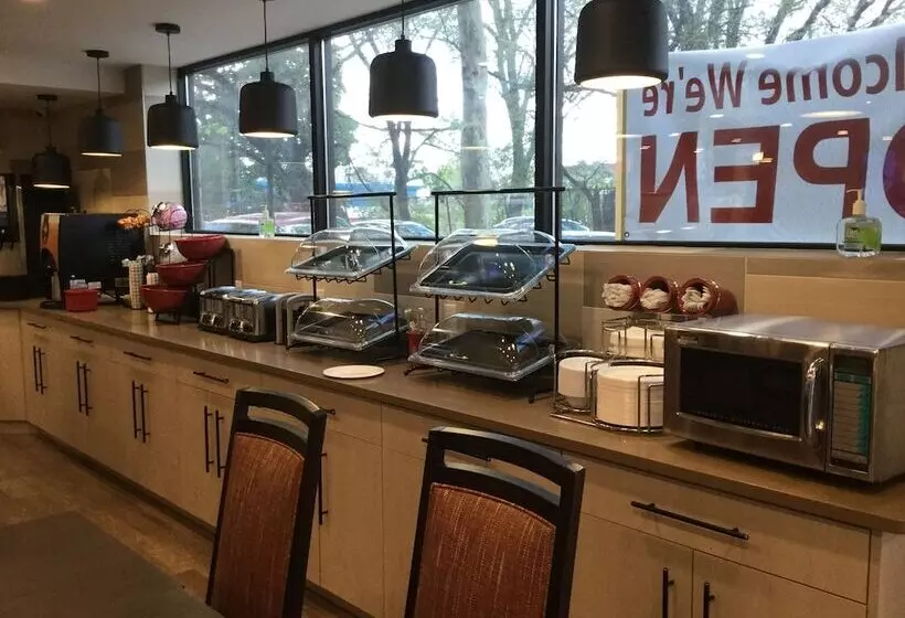 هتل Ramada By Wyndham Bronx Terminal
