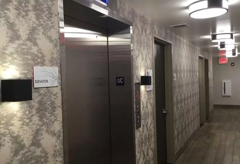 هتل Ramada By Wyndham Bronx Terminal