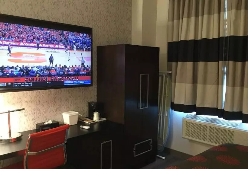 هتل Ramada By Wyndham Bronx Terminal