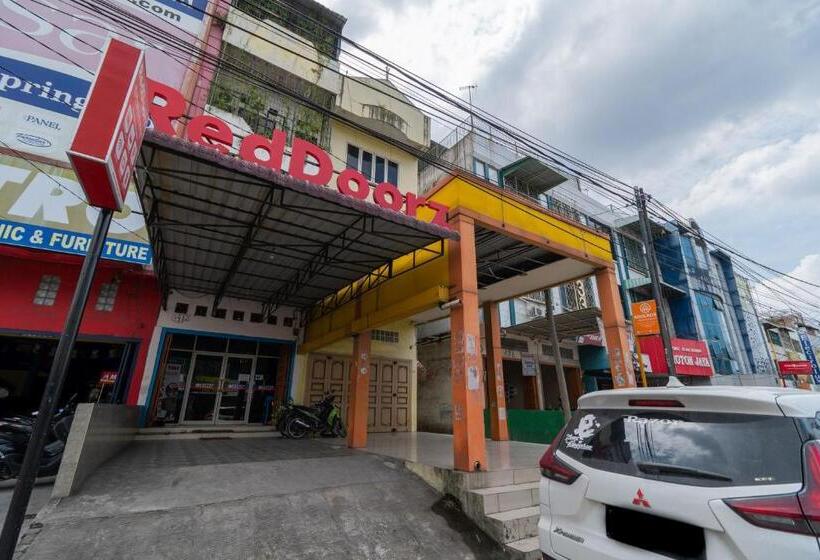 Szálloda Reddoorz At Fella Homestay Medan