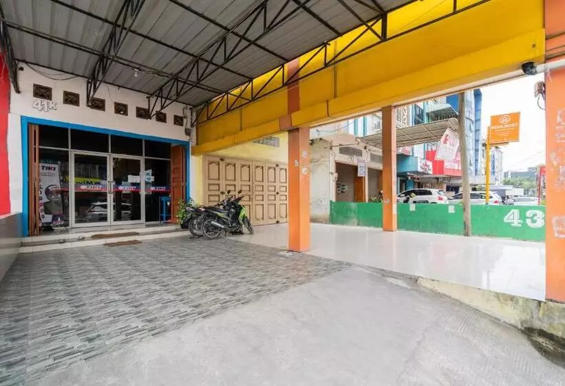 Hotelli Reddoorz At Fella Homestay Medan