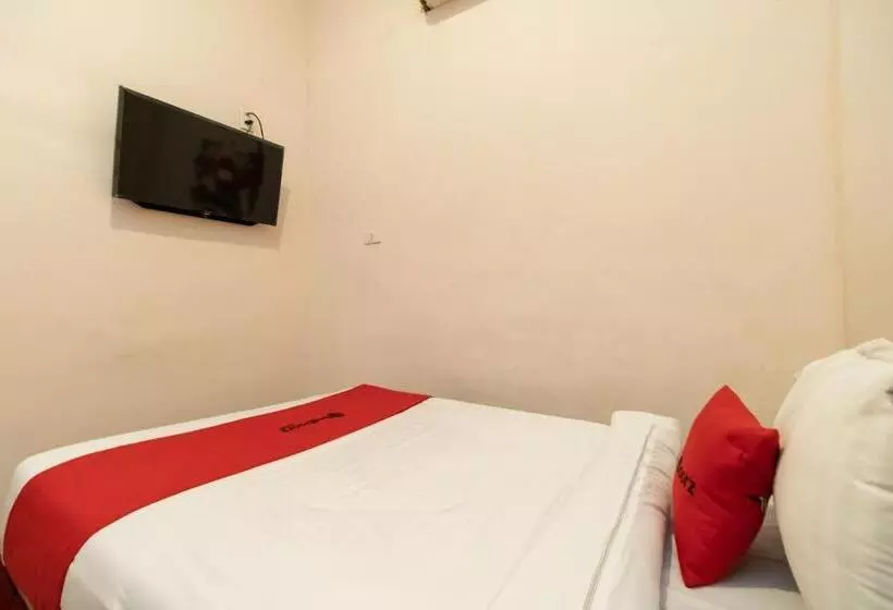 Hotelli Reddoorz At Fella Homestay Medan