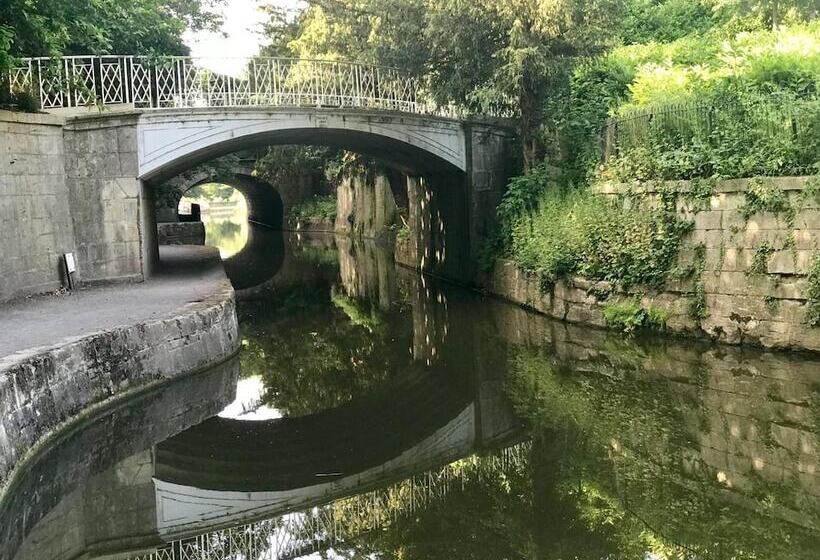 Apple Tree Boutique B&b