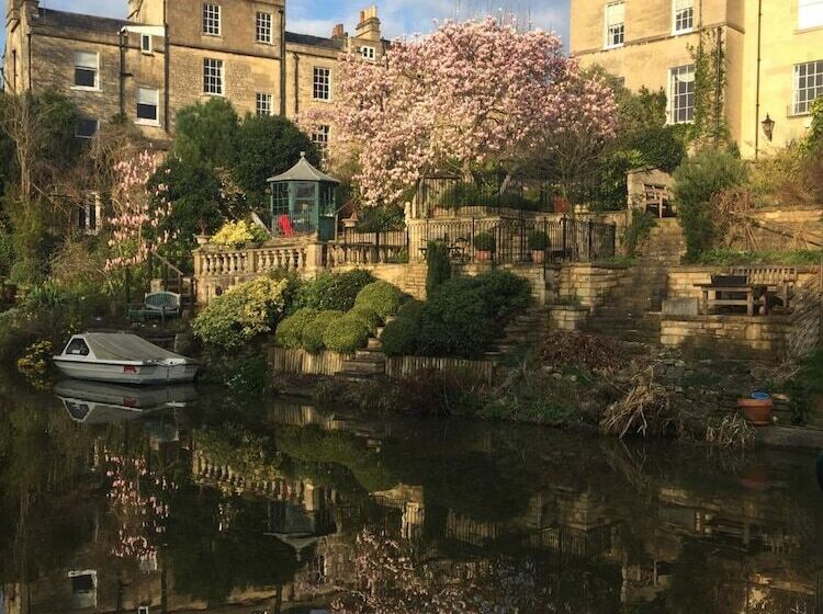 Apple Tree Boutique B&b