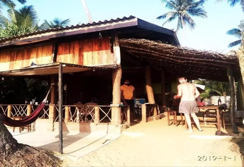 Aamiaismajoitus (B&B) Suriya Ocean Villa