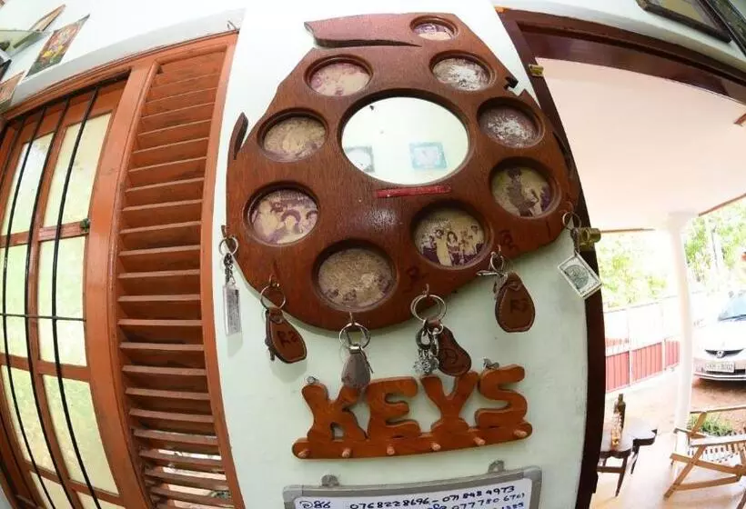 Aamiaismajoitus (B&B) Suriya Ocean Villa