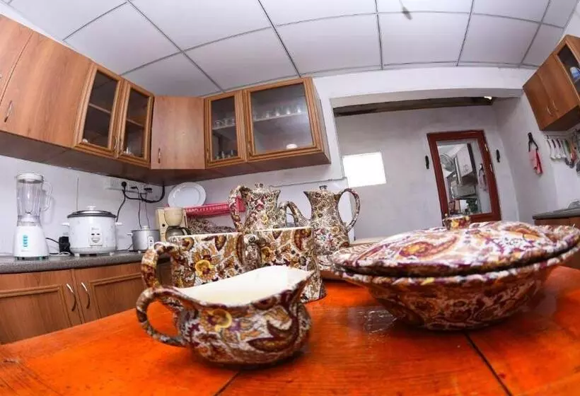 Aamiaismajoitus (B&B) Suriya Ocean Villa