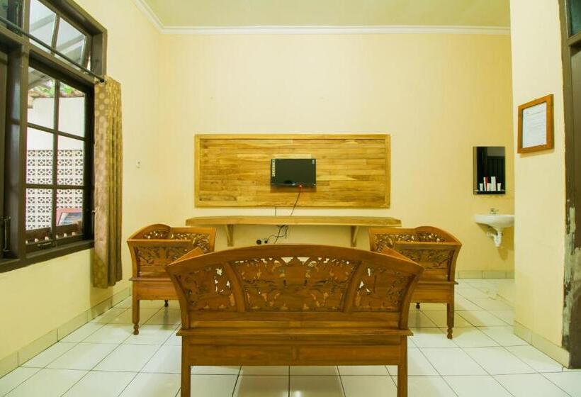 فندق صغير Reddoorz @ Pantai Pelabuhan Ratu 2