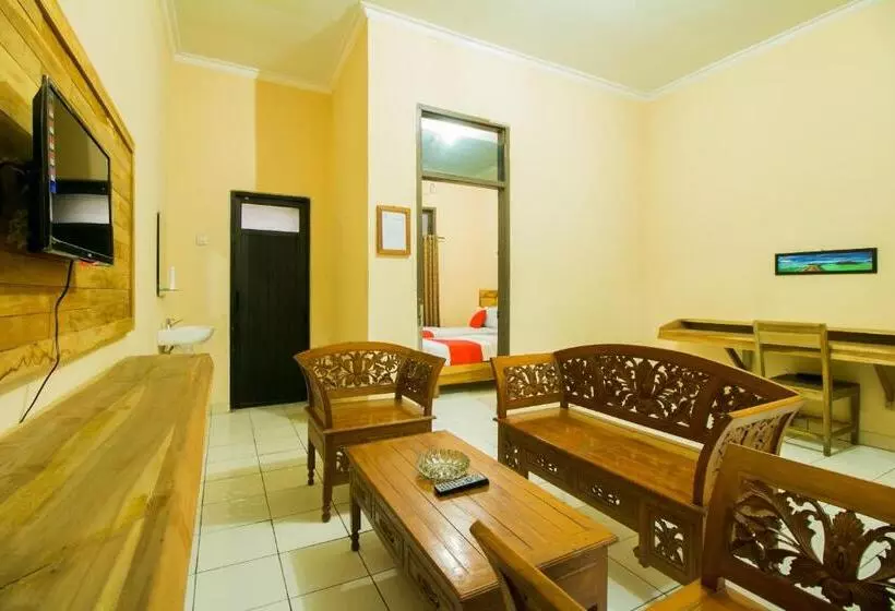 Retkeilymaja Reddoorz @ Pantai Pelabuhan Ratu 2