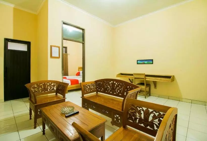 Retkeilymaja Reddoorz @ Pantai Pelabuhan Ratu 2