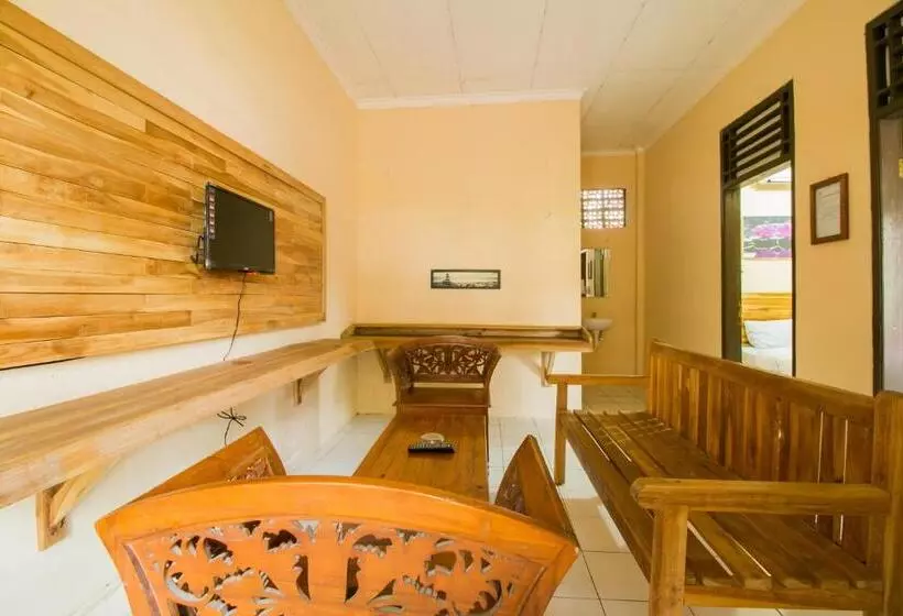 Retkeilymaja Reddoorz @ Pantai Pelabuhan Ratu 2