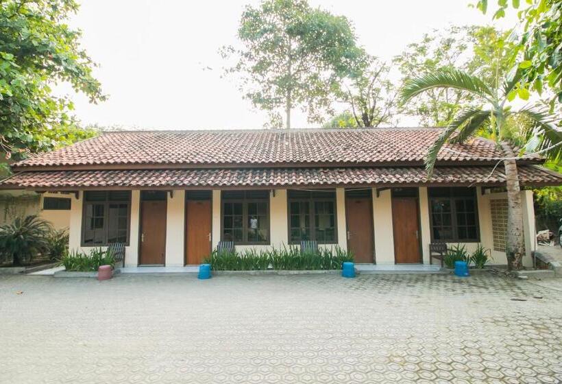 فندق صغير Reddoorz @ Pantai Pelabuhan Ratu 2