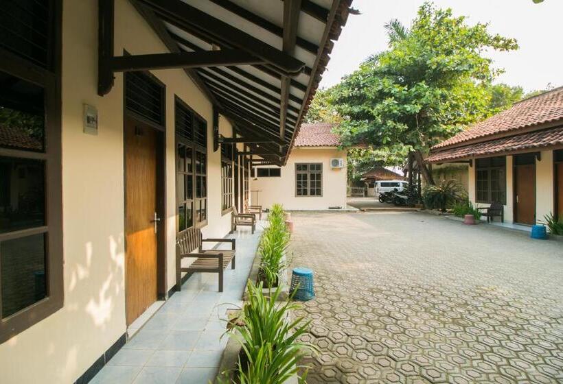 فندق صغير Reddoorz @ Pantai Pelabuhan Ratu 2