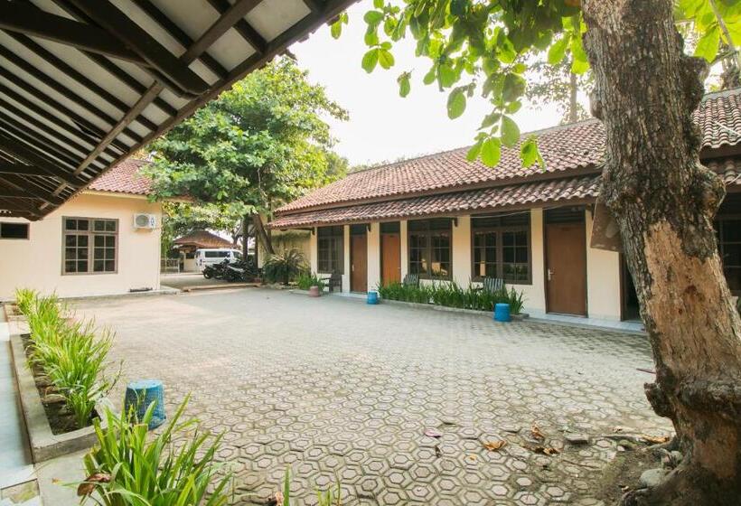 فندق صغير Reddoorz @ Pantai Pelabuhan Ratu 2