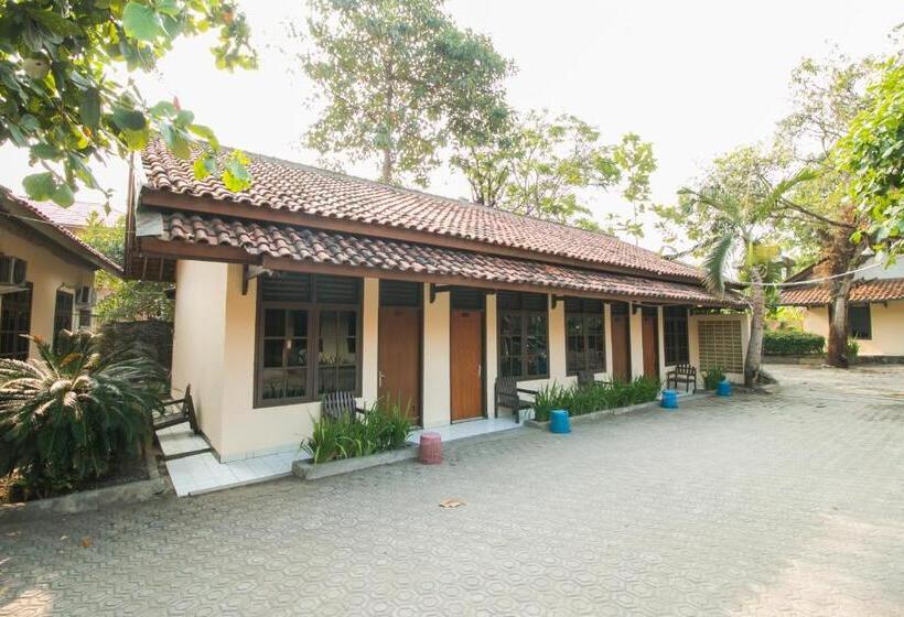 فندق صغير Reddoorz @ Pantai Pelabuhan Ratu 2