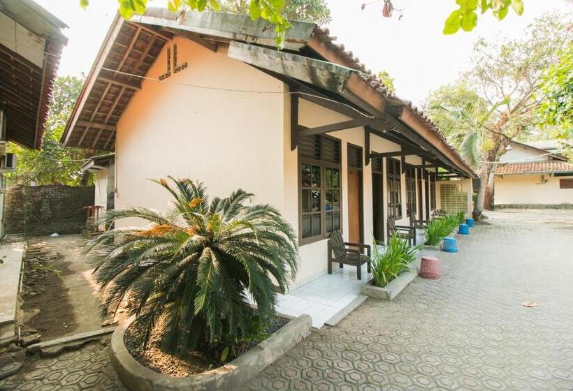 فندق صغير Reddoorz @ Pantai Pelabuhan Ratu 2