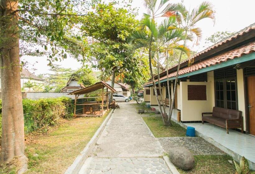 فندق صغير Reddoorz @ Pantai Pelabuhan Ratu 2