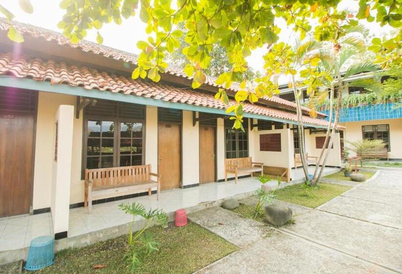 فندق صغير Reddoorz @ Pantai Pelabuhan Ratu 2