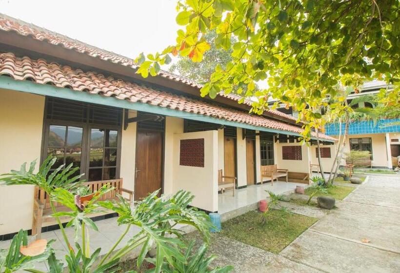 فندق صغير Reddoorz @ Pantai Pelabuhan Ratu 2