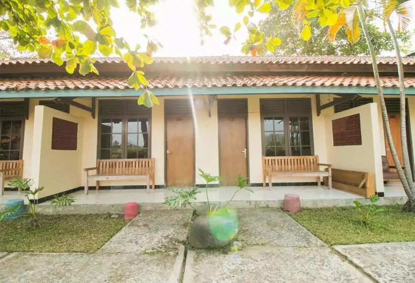 Retkeilymaja Reddoorz @ Pantai Pelabuhan Ratu 2