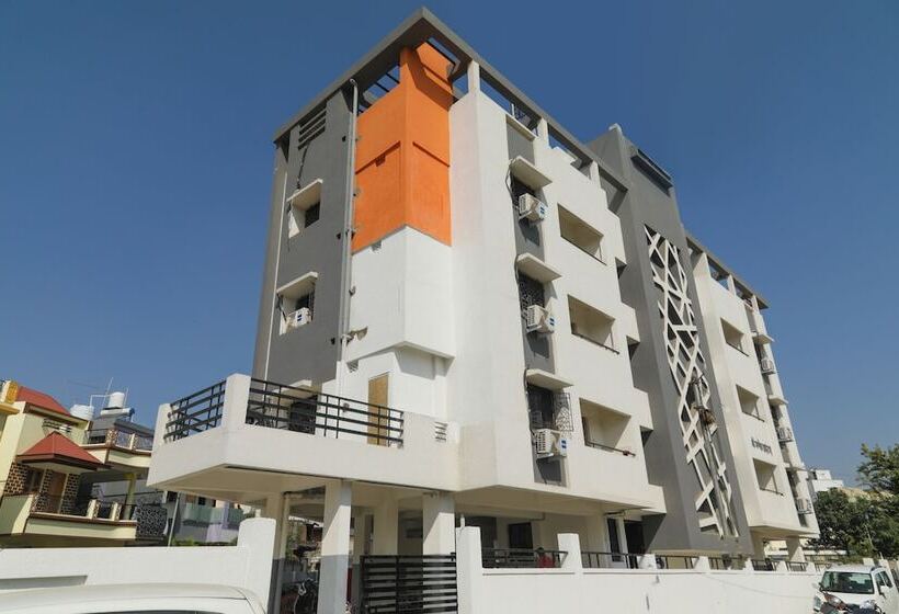 هتل Oyo 18305 Trance Hospitality Services