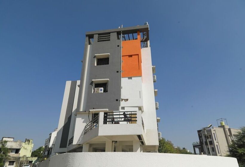 هتل Oyo 18305 Trance Hospitality Services