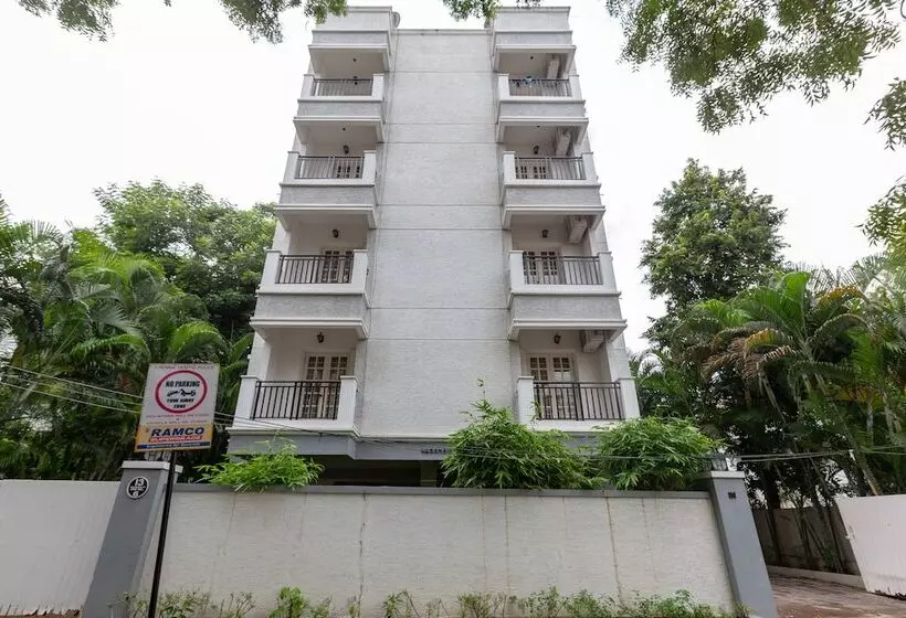 Hotelli Oyo 23202 Cute Orange Service Apartments