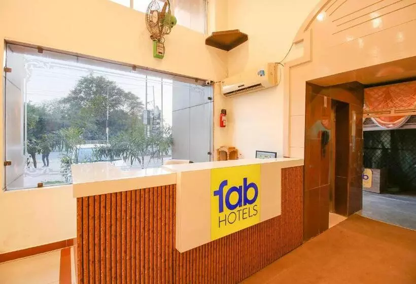 Fabhotel Neena Palace
