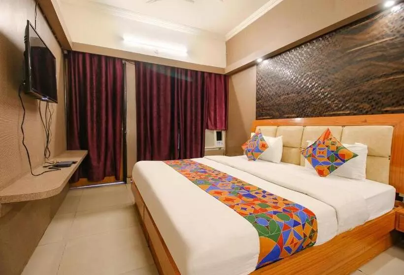 Fabhotel Neena Palace