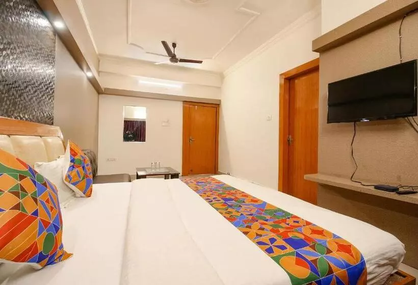 Fabhotel Neena Palace