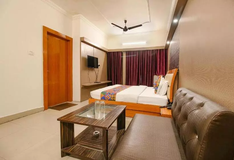 Fabhotel Neena Palace
