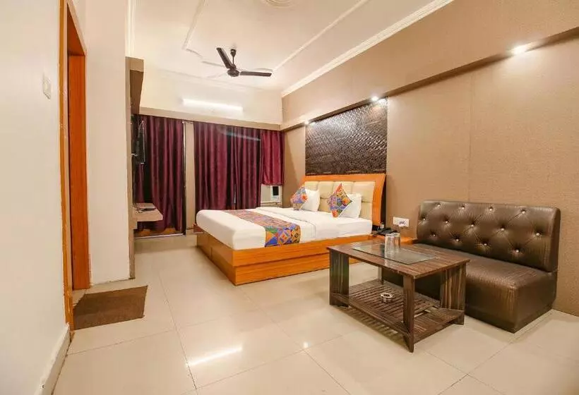 Fabhotel Neena Palace