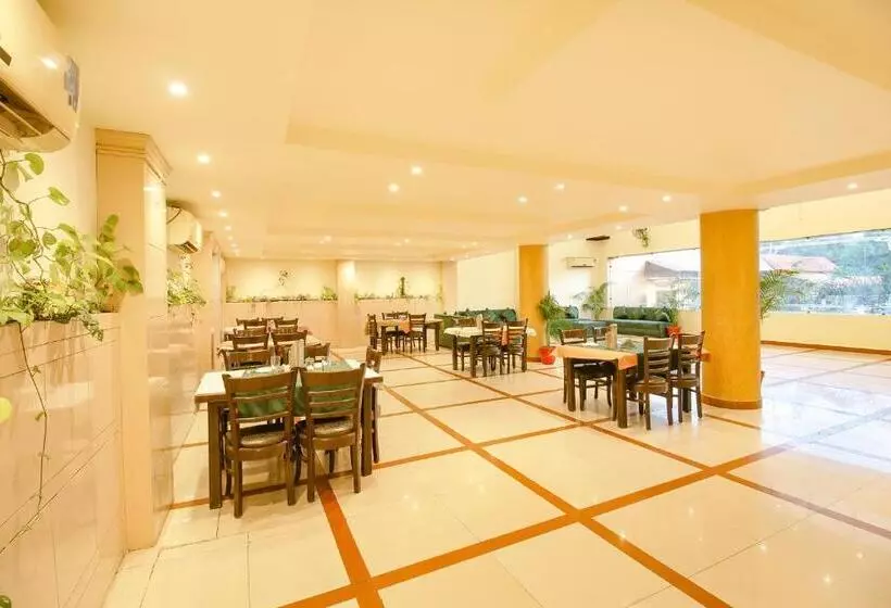 Fabhotel Neena Palace