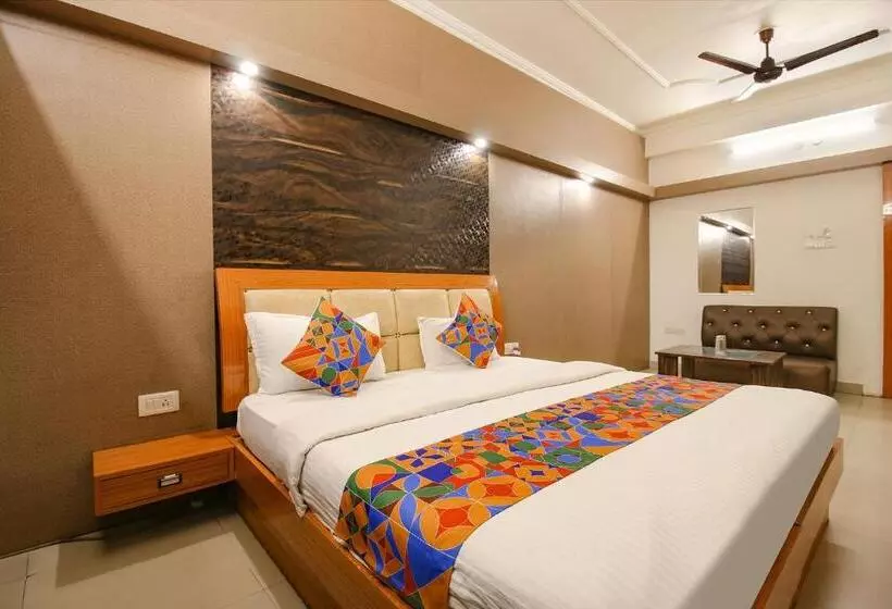 Fabhotel Neena Palace