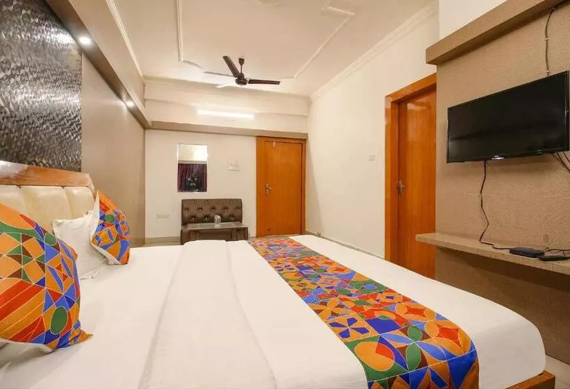 Fabhotel Neena Palace