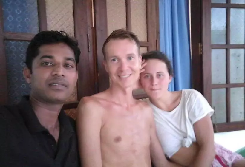 هتل Brothers Villa Mirissa