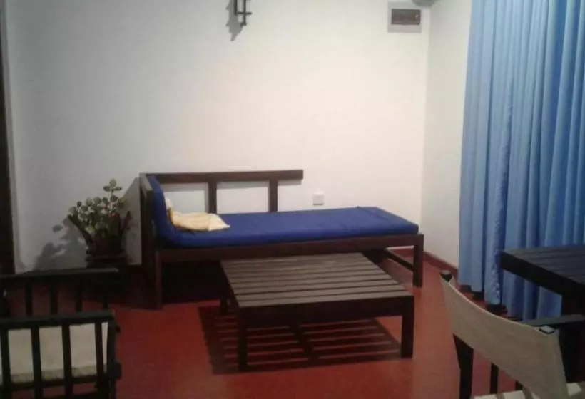هتل Brothers Villa Mirissa
