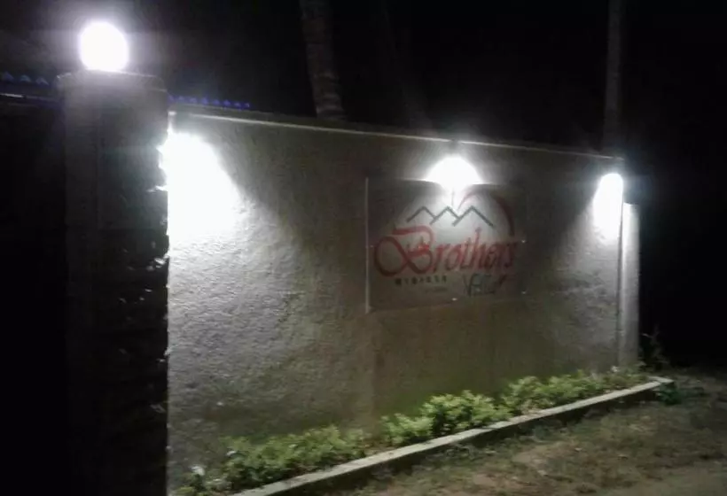 هتل Brothers Villa Mirissa