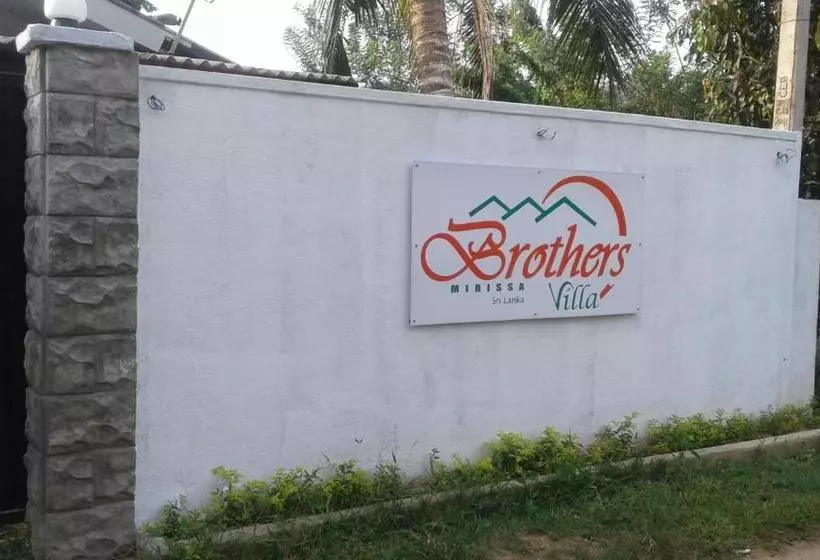 هتل Brothers Villa Mirissa