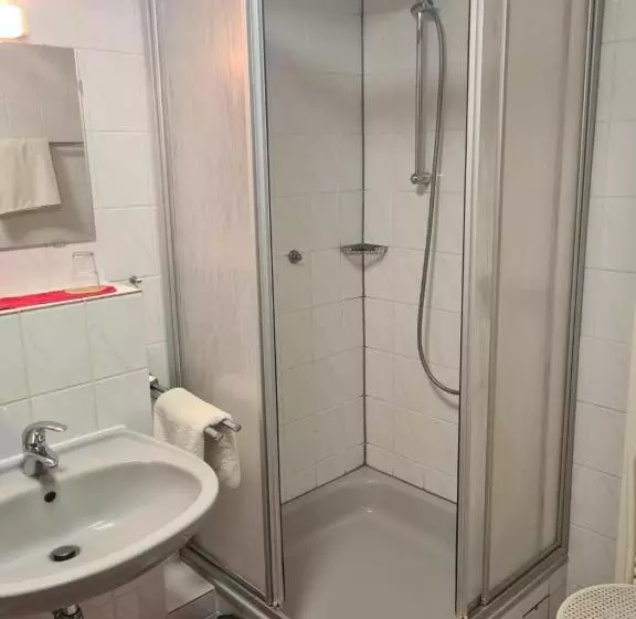 Hotelli Gästehaus Weber