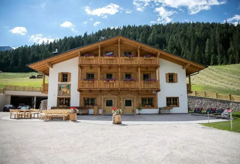 Hotelli Agriturismo Malga Piè