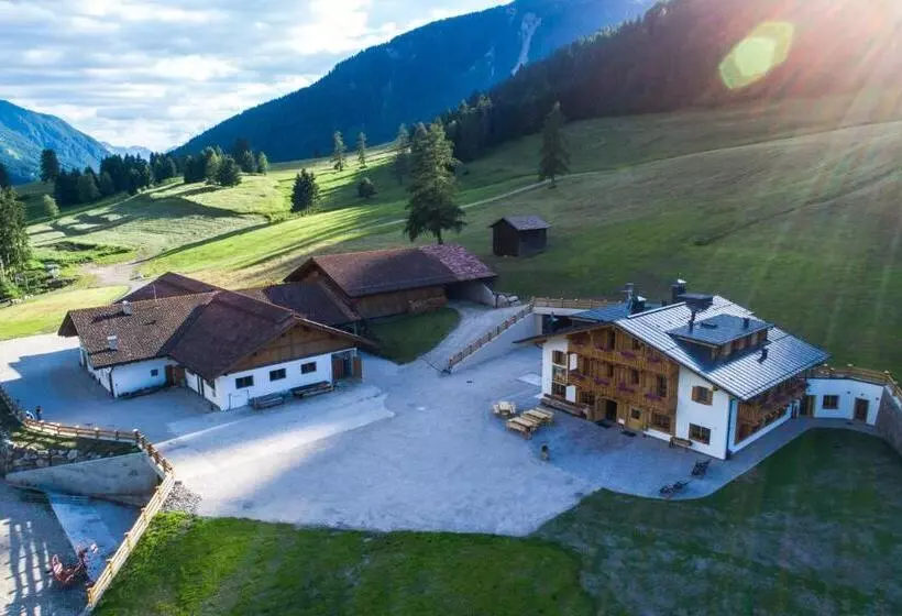 Hotelli Agriturismo Malga Piè
