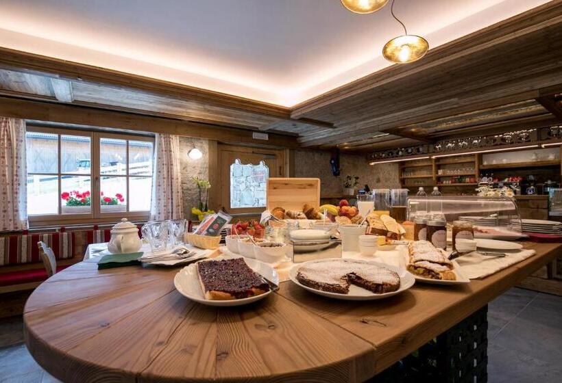 Отель Agriturismo Malga Piè