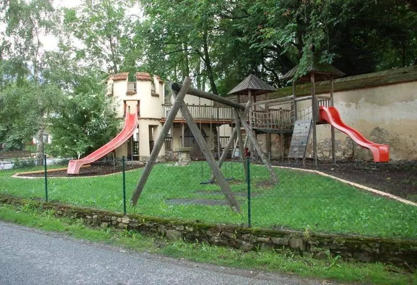 ホテル Schlosstaverne Thannhausen