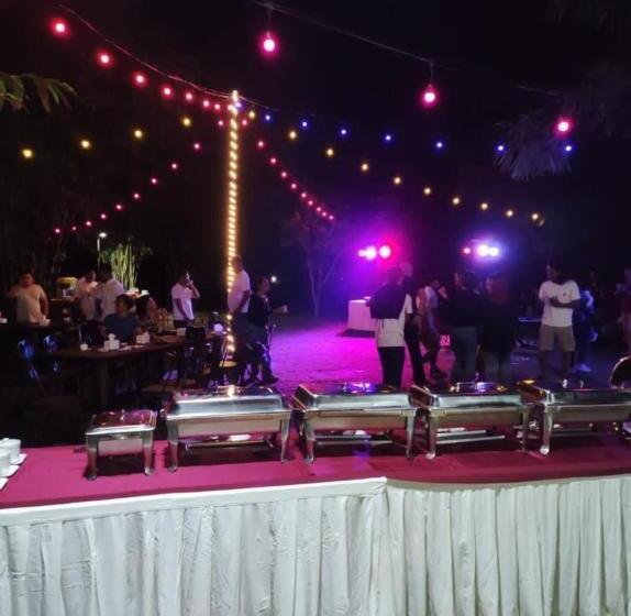 Пансион Dbambookamp Desa Wisata Ekang