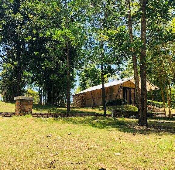 Пансион Dbambookamp Desa Wisata Ekang